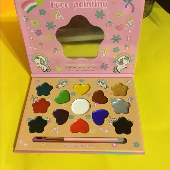 Halloween face paint NWT palette w/brush and beautiful colors - Picture 2 of 8